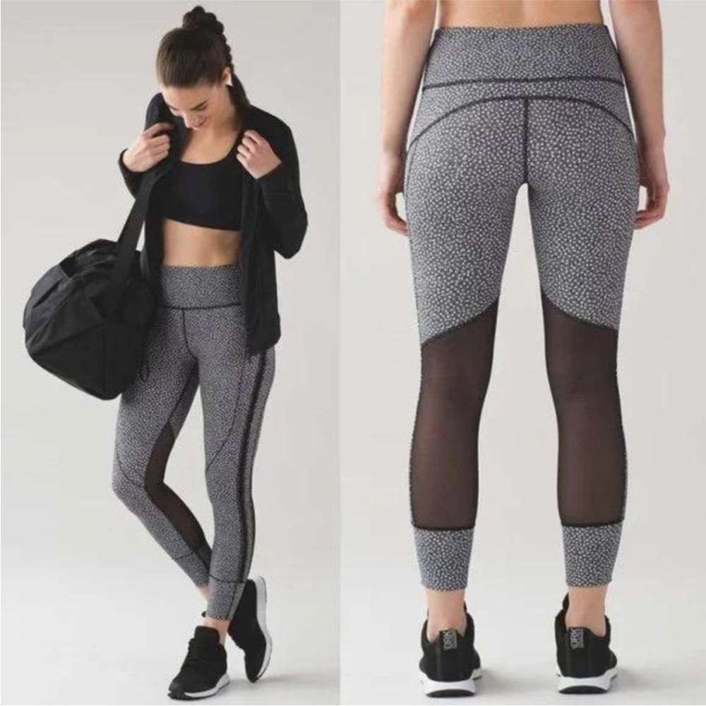 Lululemon Hit It 7/8 Tight (25") Frozen Fizz White Black / Black Size 6